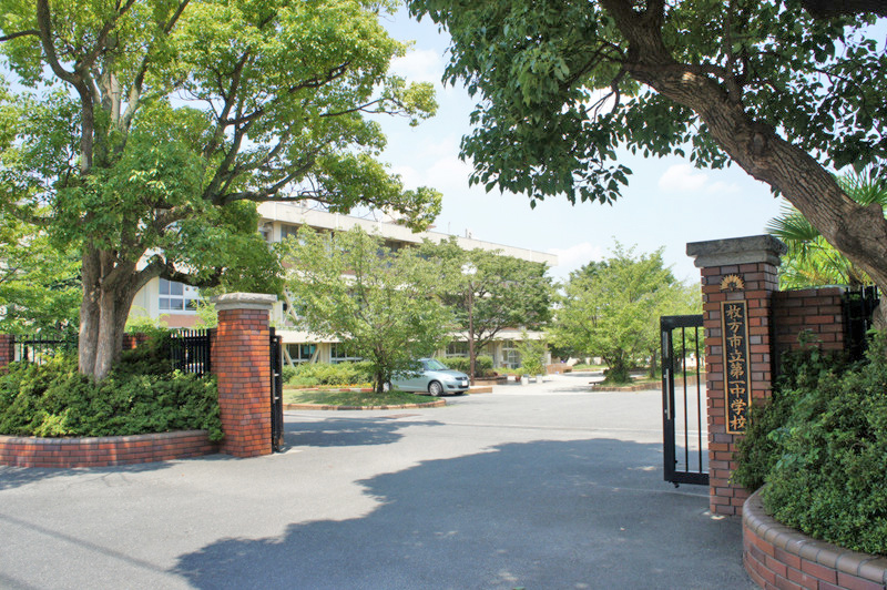 4月22日 きょうは何の日 1947年 枚方一中 元陸軍の建物を転用して開校 でんごんばん 枚方つーしん