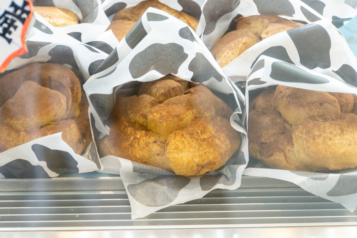 大きなシュークリームが樟葉駅に - 枚方つーしん