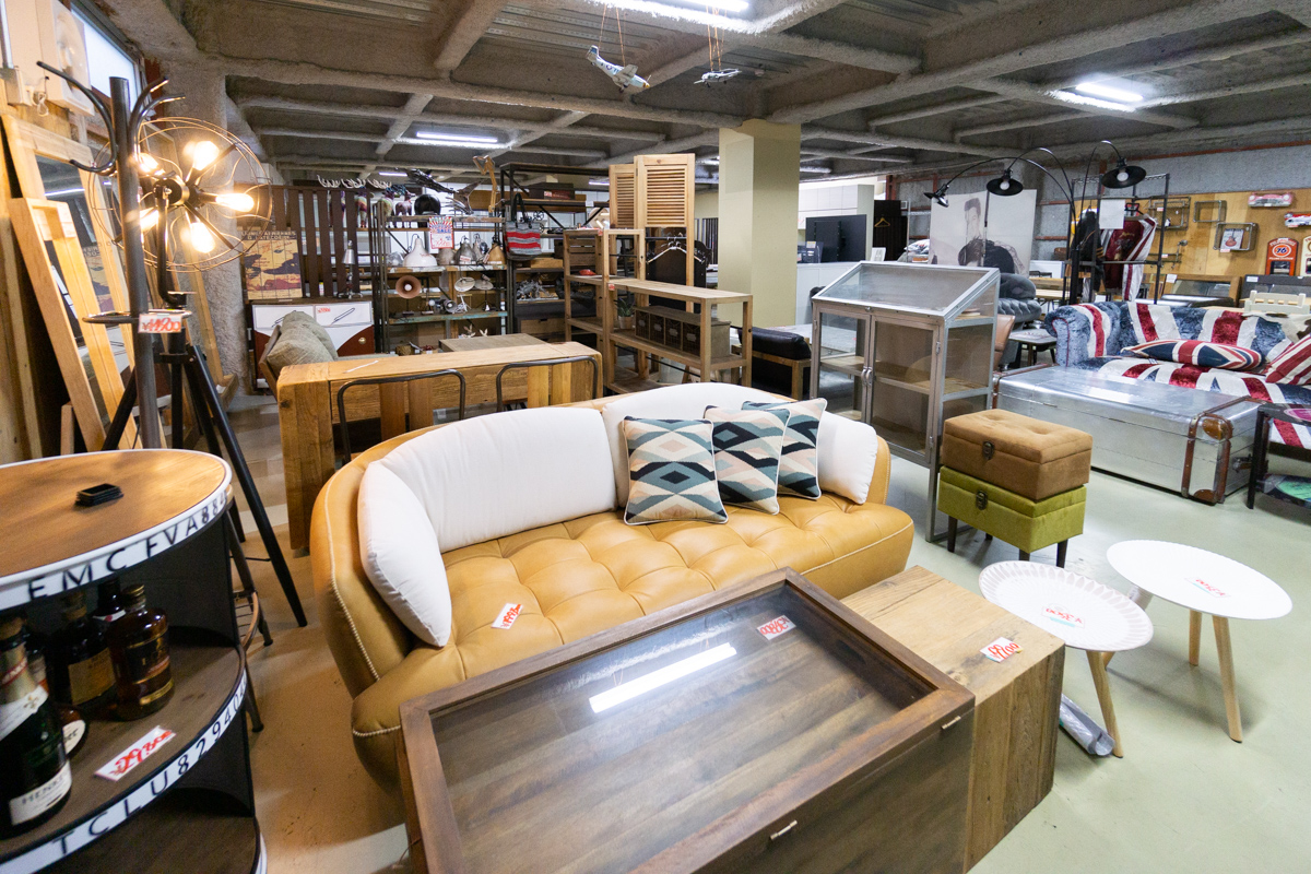リビングテーブル92%OFF！有名ブランド家具がおトクに買える新井家具 