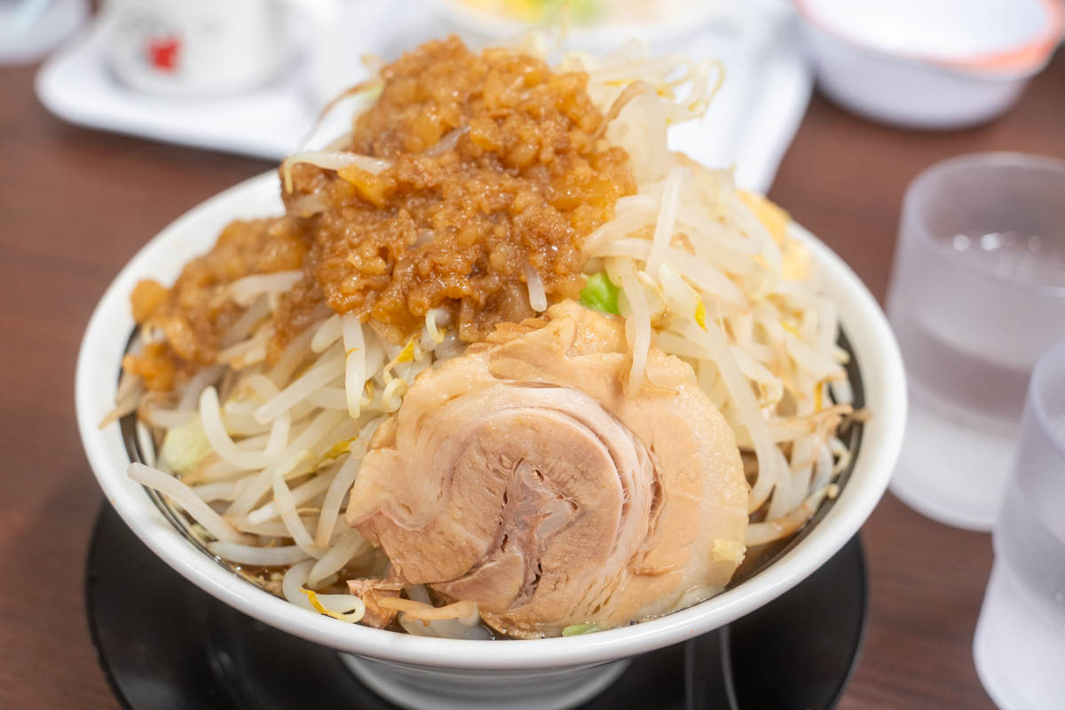 一豚舎」の『汁有り極旨二郎野菜マシマシ』（枚方市大峰南町）【ひらつ