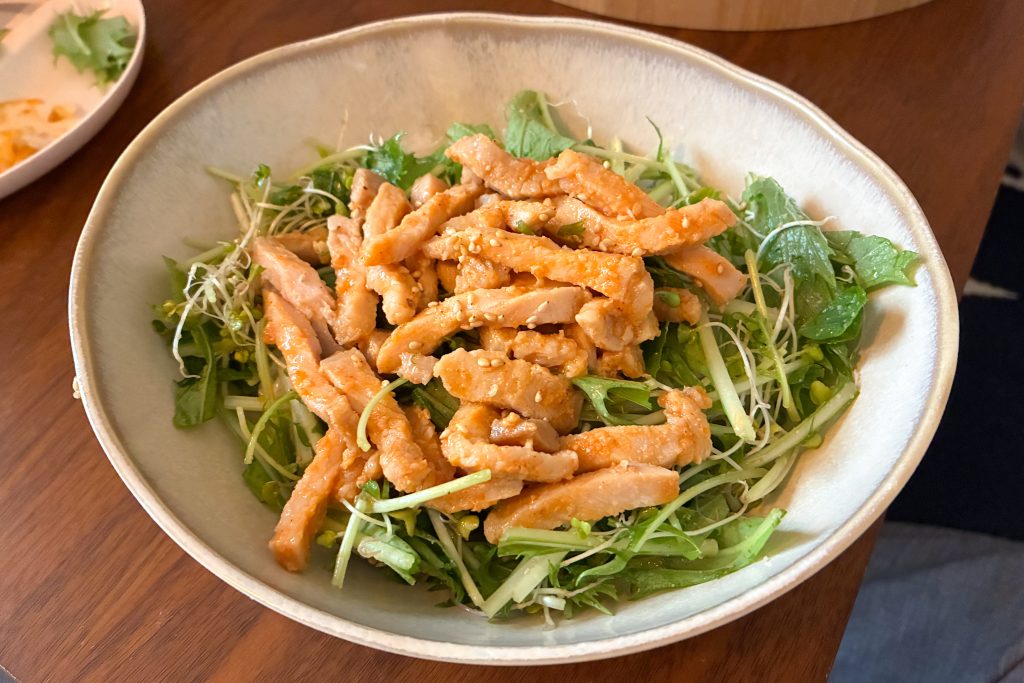 3peace cafe」の『5種の小鉢と米粉パンのプレートランチ』など