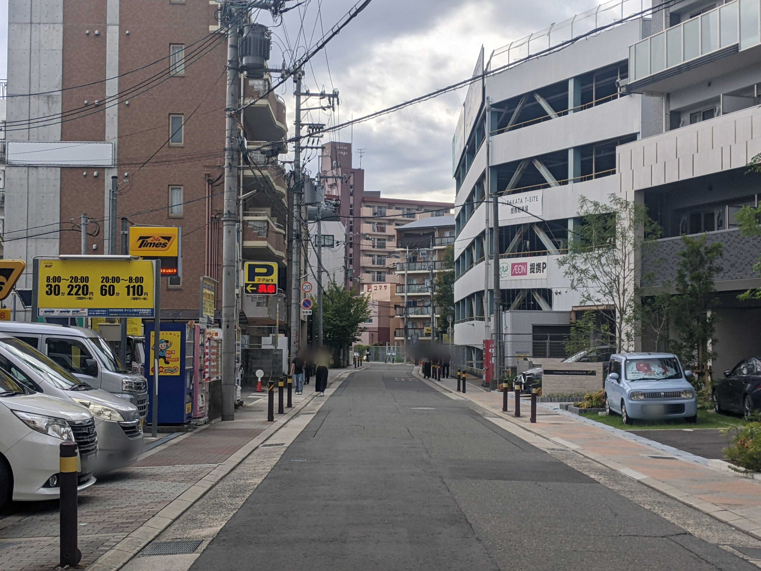 枚方会場近くのコインパーキングが続々と満車に。16時現在 - 枚方つーしん