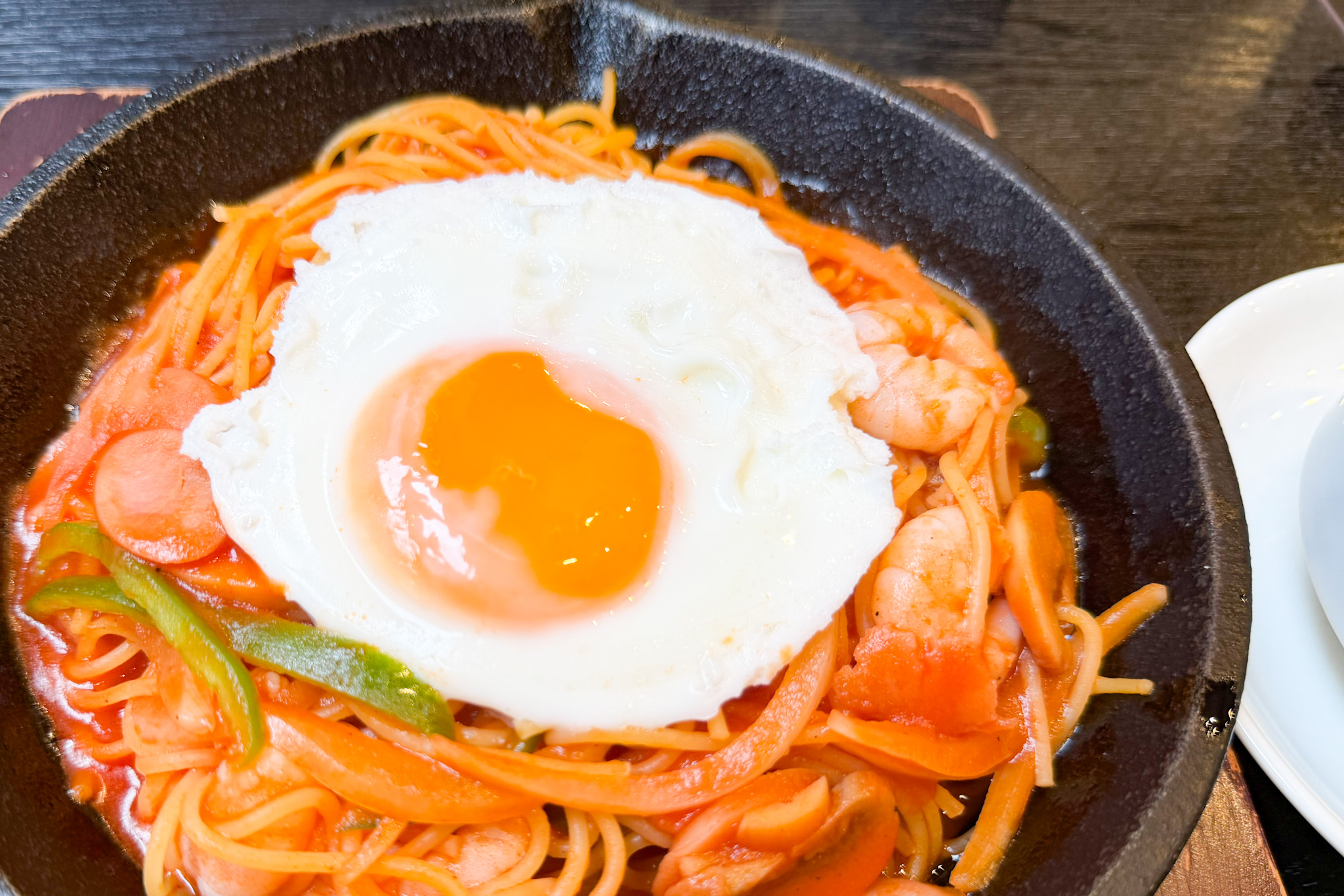 ラ・コリーヌ」の『鉄板ナポリタン(目玉焼き付き)スープセット』（枚方 