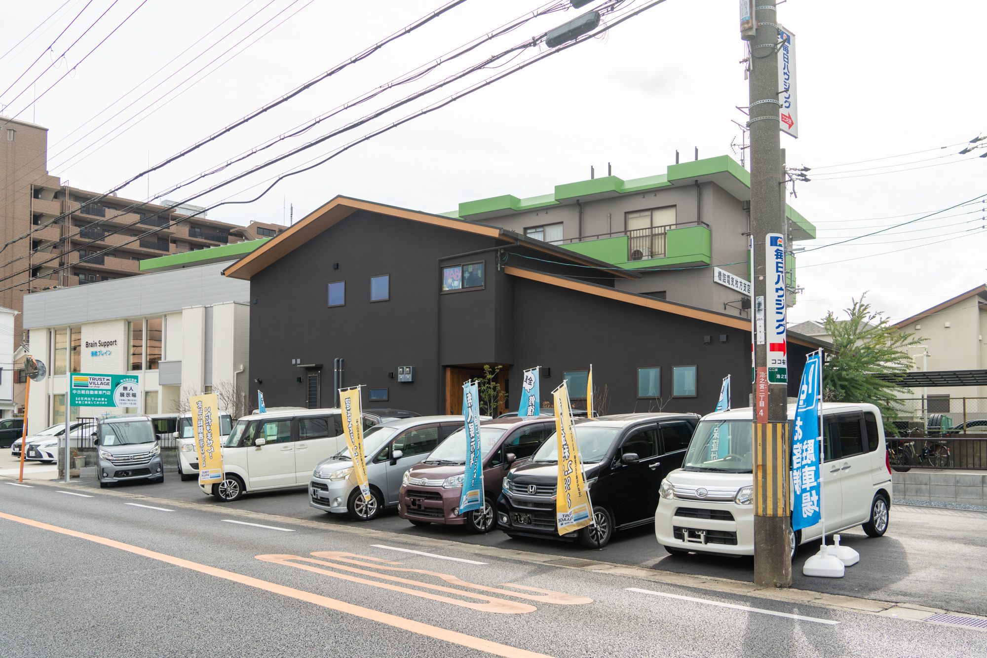 池之宮に「トラストヴィレッジ」って中古軽自動車専門店の無人展示場が