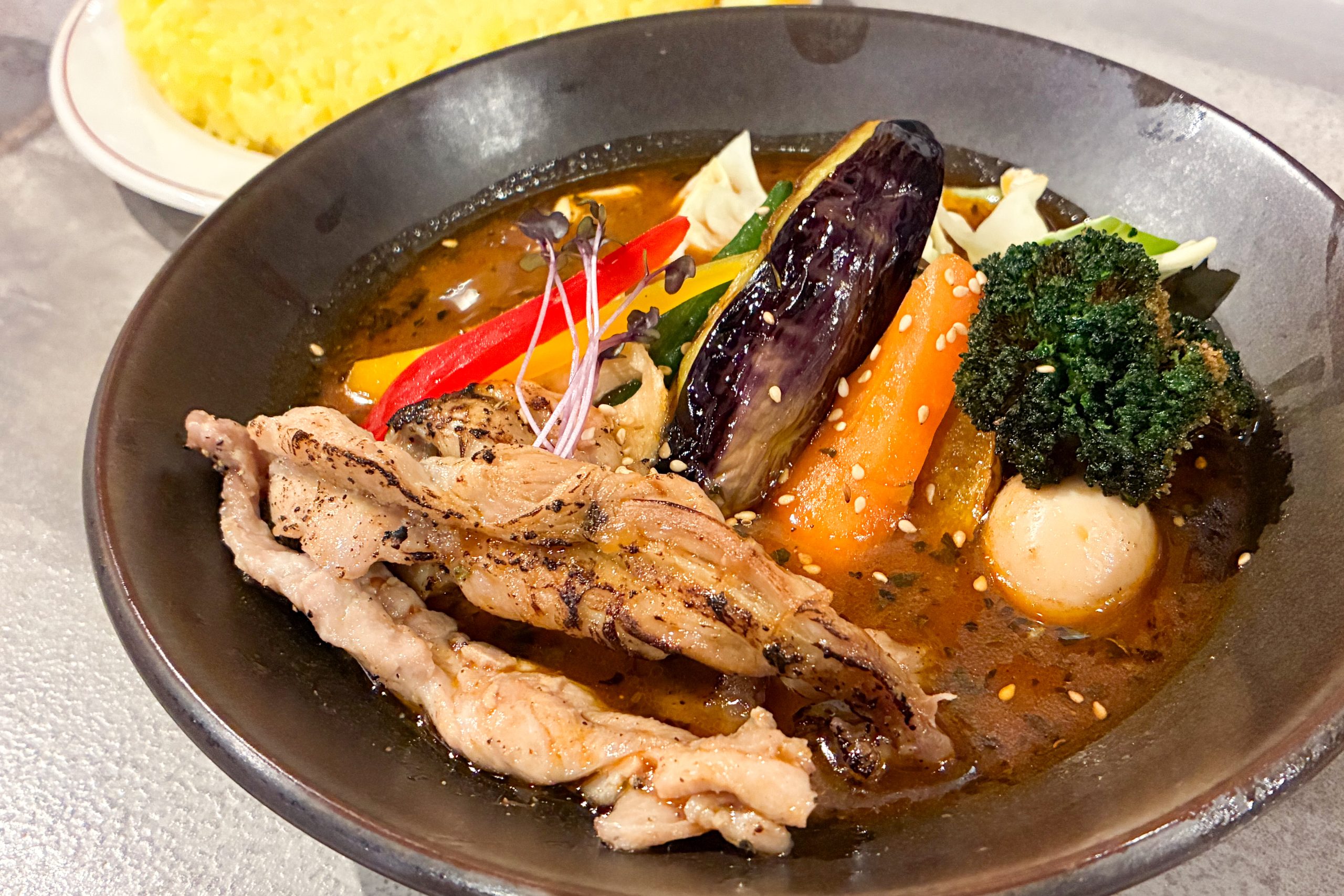 札幌スープカレー JACK」の『ぷりぷりせせりベジカレー』（枚方市