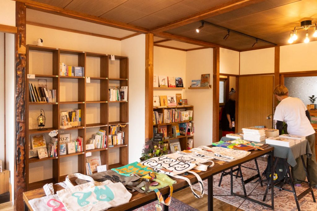 BOOKSトビラ屋＿店内