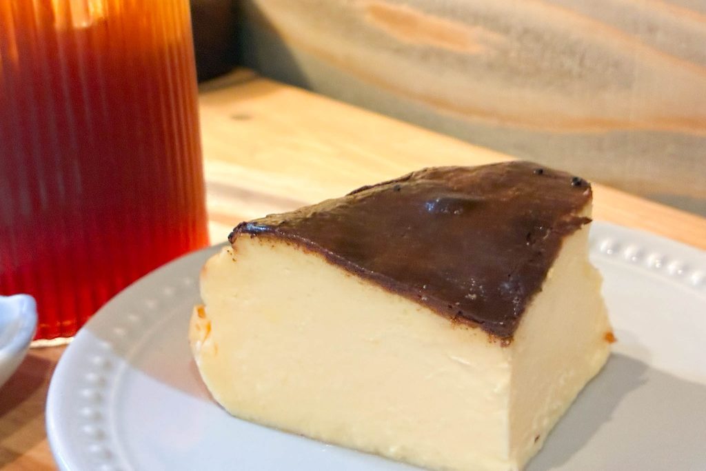枚方市大垣内町 yorimichi. バスクチーズケーキ