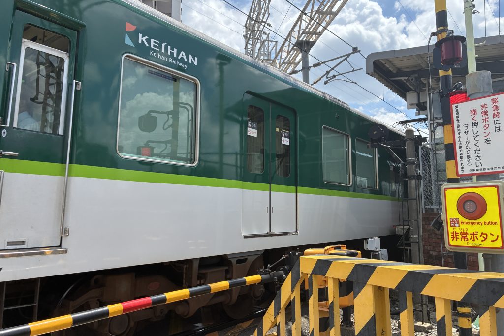 京阪電車牧野駅踏切