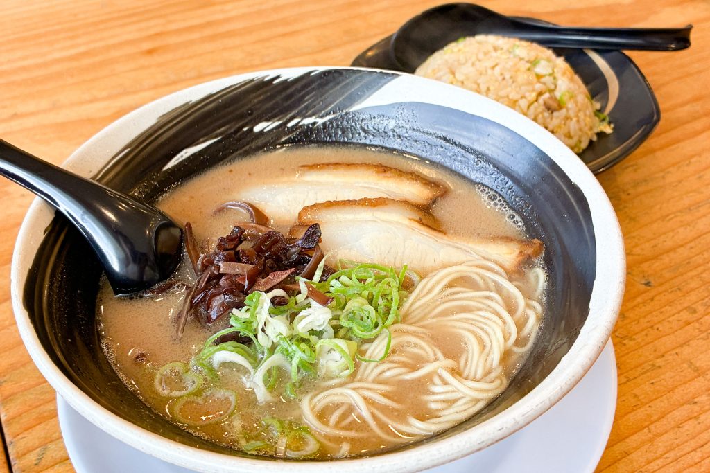 枚方市茄子作東町　高虎屋　とんこつラーメン