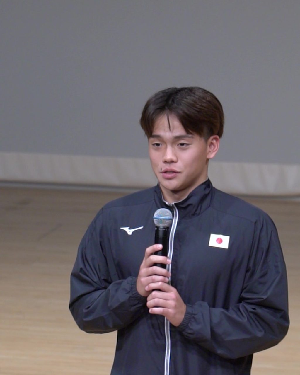 国際大会結果報告会で話す安藤陽選手