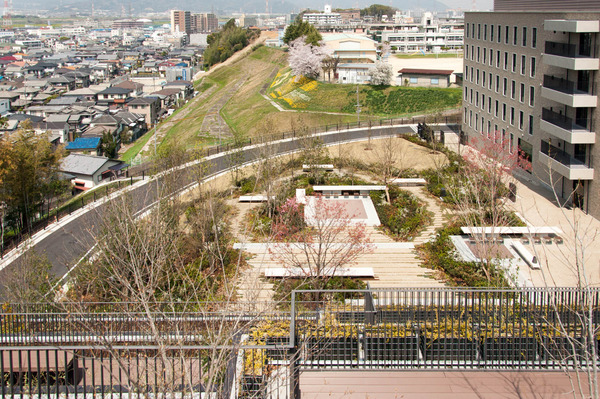 関西外大中庭-18032923