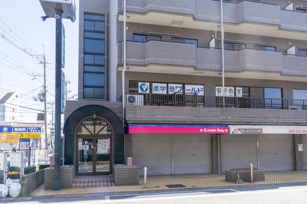 ワールド-1909192