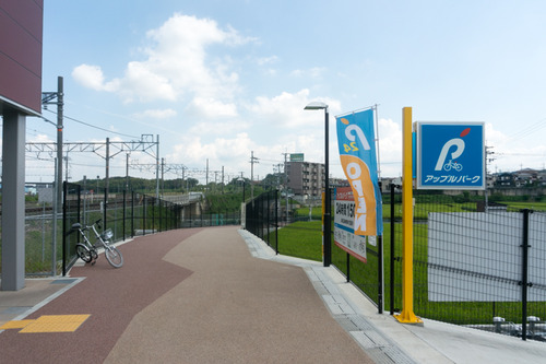 長尾駅駐輪場-1409165