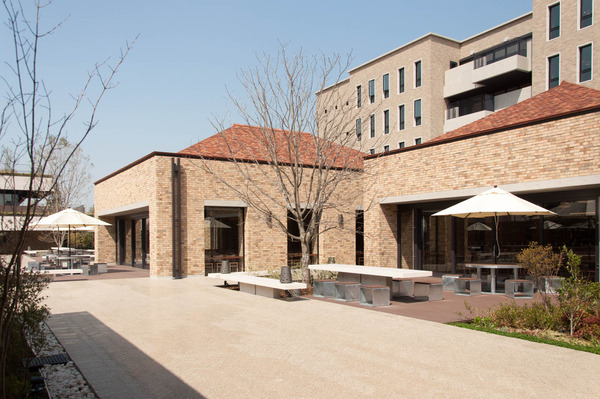 関西外大中庭-18032912