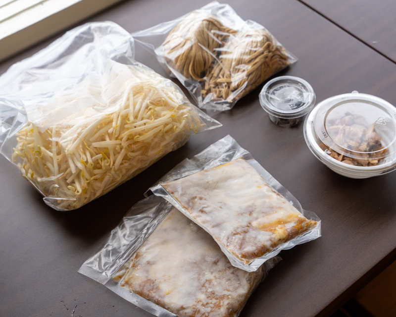 大峰のラーメン店 麺麓 がテイクアウト限定で二郎系ラーメン 鴨二郎 の販売はじめてる 枚方つーしん