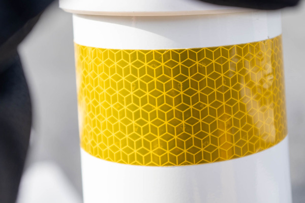 ポール-2101083