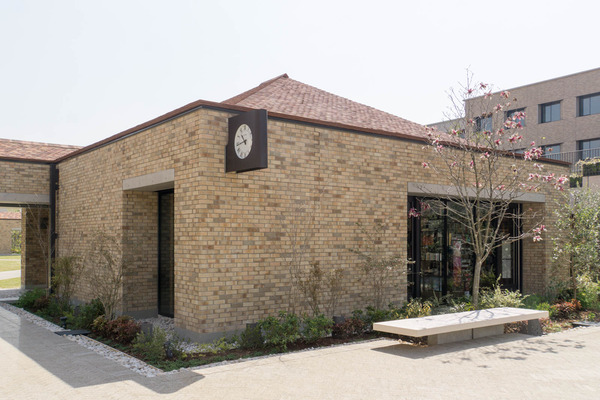 関西外大中庭-18032915