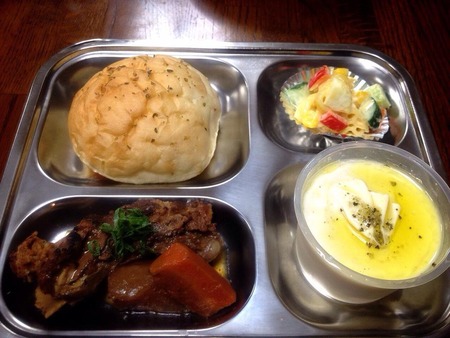 556860_253678144783788_438841162_n