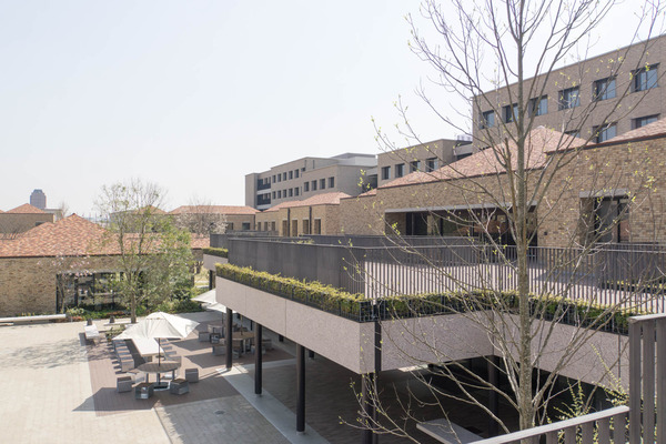 関西外大中庭-18032918