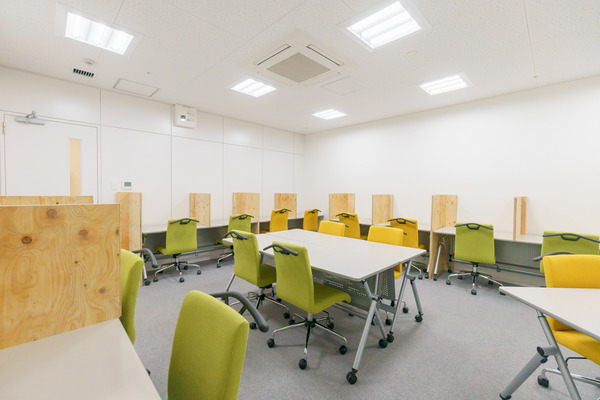 大阪・枚方市のコワーキングスペース ビィーゴの勉強・自習室のサイレントルーム