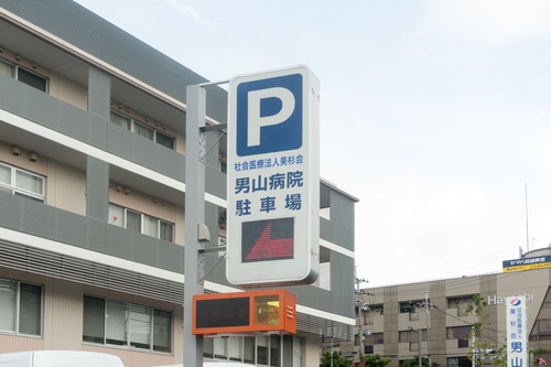 男山病院駐車場-14102110