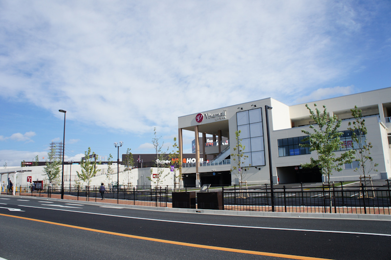 ビバモール寝屋川に来ていたという 足の長いドラえもん と 女っぽいアンパンマン 枚方つーしん