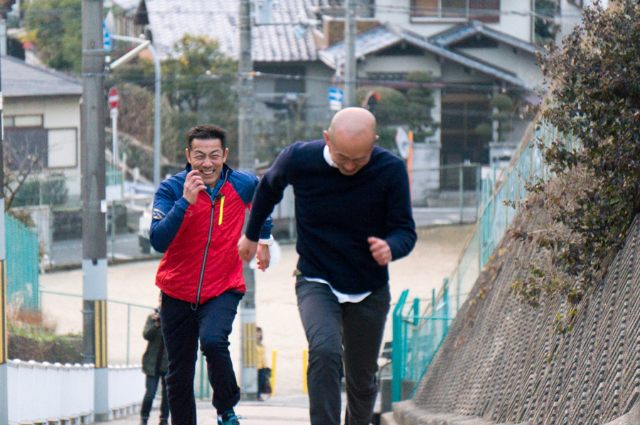 森脇健児と高陵小学校前の坂道をダッシュしてきた ひらかた坂道ランキング第5回 枚方つーしん