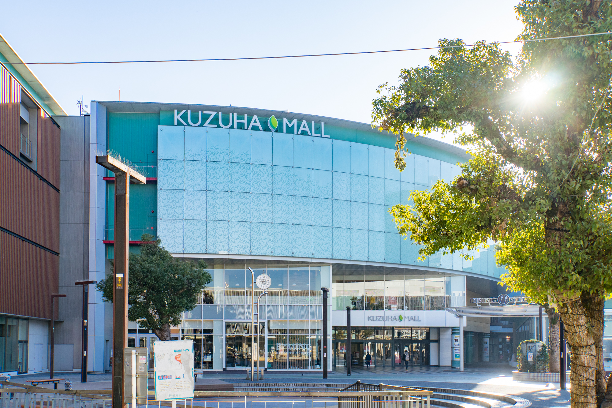 くずはモールのテナントがさらに再開して休業してる店舗の方が少なくなってる 営業はほぼ18時まで 枚方つーしん