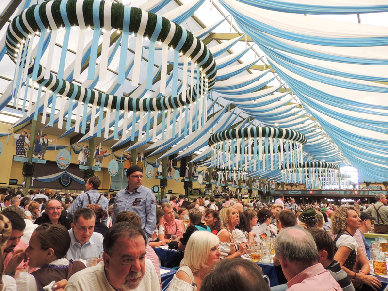 今年も開催 枚方オクトーバーフェスト17 9 15 9 24に枚方市駅前岡東中央公園 本場ドイツのビールや料理 音楽を楽しもう ひらつー広告 枚方つーしん