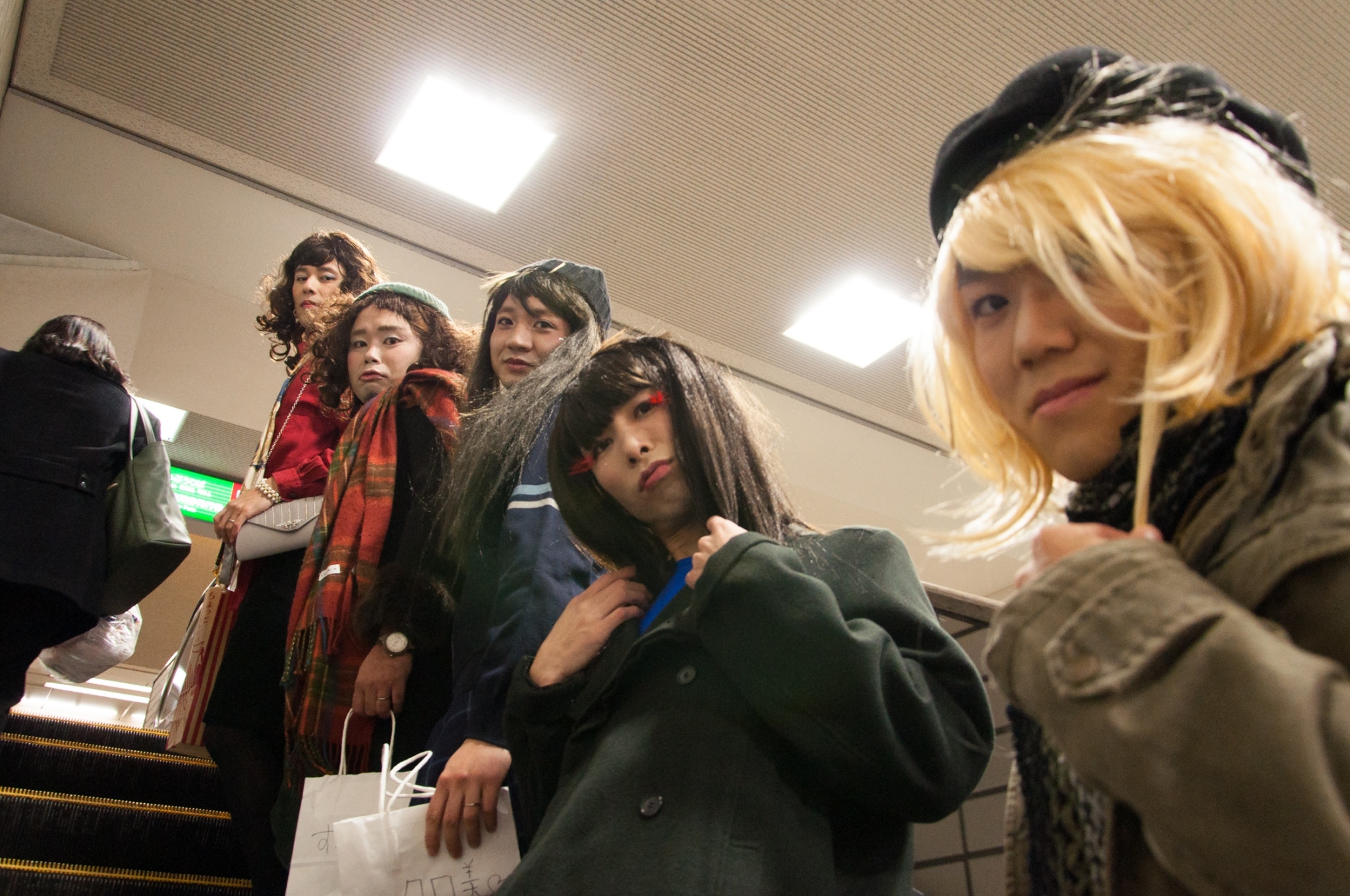 配り終わるのが一番遅い人は罰ゲーム T Site前で女装してチョコ配ってハッピーバレンタイ ン ひらつーレポ 枚方つーしん