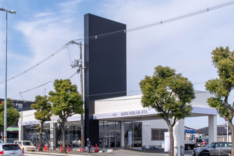 1号線ぞい宮之阪に Mini の販売店ができてる 枚方つーしん