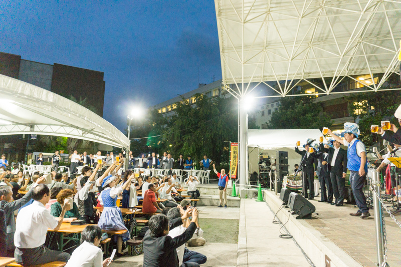今年も開催 枚方オクトーバーフェスト17 9 15 9 24に枚方市駅前岡東中央公園 本場ドイツのビールや料理 音楽を楽しもう ひらつー広告 枚方つーしん