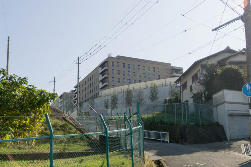 御殿山につくってる関西外大の新キャンパスの外観が結構見えてきてる 工事のようす 枚方つーしん 御殿山につくってる関西外大の新キャンパスの外観が結構見えてきてる 工事のようす 枚方つーしん