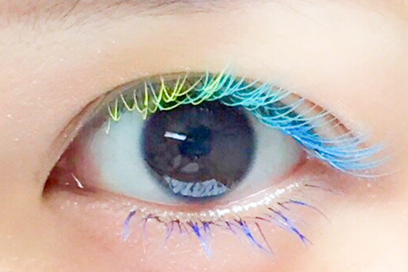 夏にピッタリなまつげエクステは色がポイント めっちゃカラフルで選ぶのも楽しいまつエクをご紹介 ひらつー広告 枚方つーしん